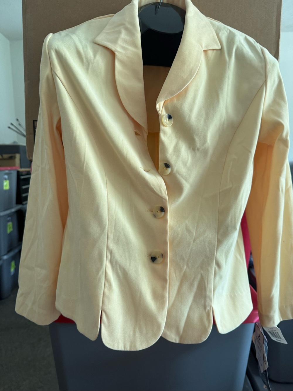 Women’s Light Yellow Tailored Button Jacket mp42